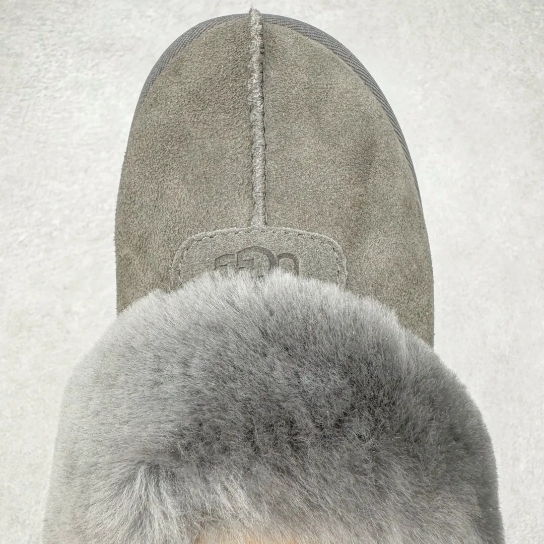Pick up locally 💰440 UGG 5125 Star drag autumn and winter sheep fur integrated snow boots. All shoes are made of ZP. Longfeng A-grade Australian imported sheep fur integrated brand OEM production line. Fully follow the ZP process. OEM original pattern maker. Adhering to the principle of no original shoe development and selection. Pay attention to every detail. The most authentic version on the market. TREADLITE "light wing" technology outsole. Lightweight/durable/flexible/pile size: 35 36 37 38 39 40 Coding: by2936040